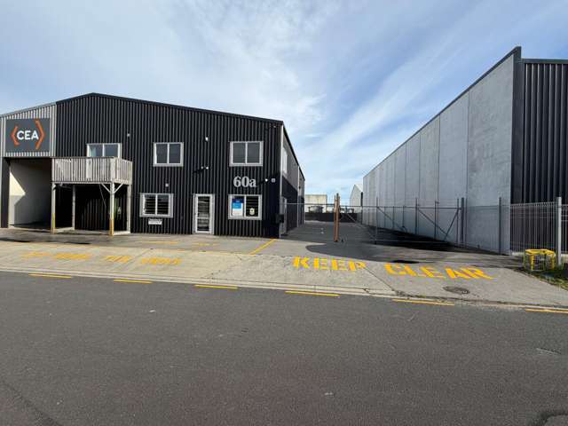 Papamoa warehouse with large yard