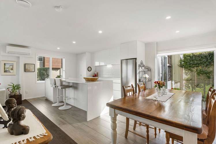 28b Beach Road Manly_9