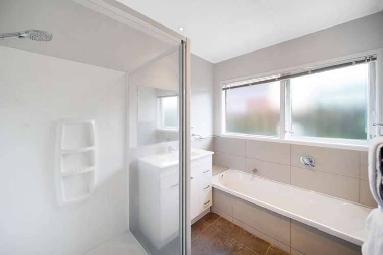 46 Meadway Sunnyhills_11