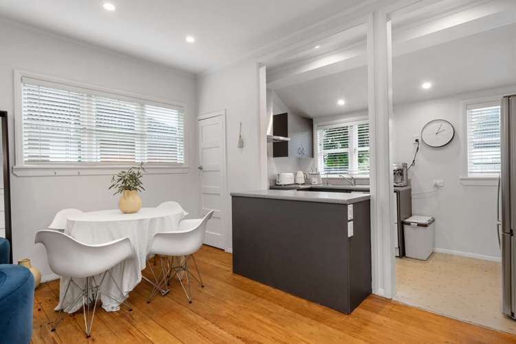 16 Erima Avenue Point England_11