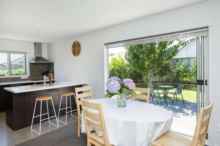 15 Silverstone Place Lytton West_11