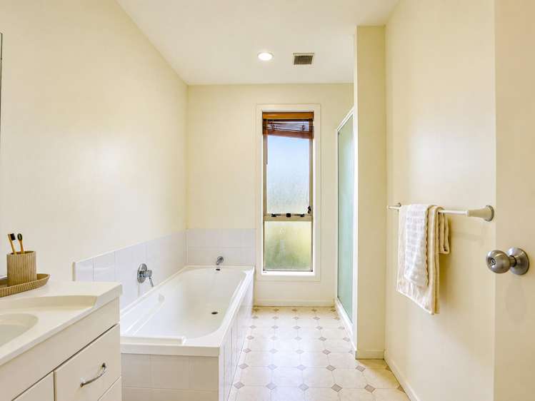 10 Blue Cedar Lane Enderley_18