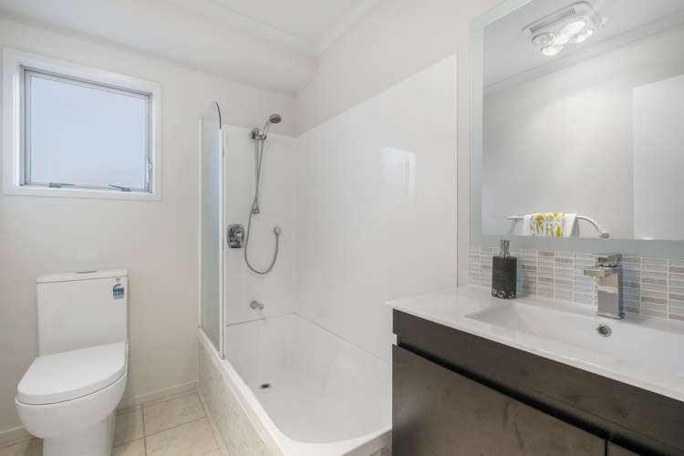 2/13 Fratley Avenue Farm Cove_11