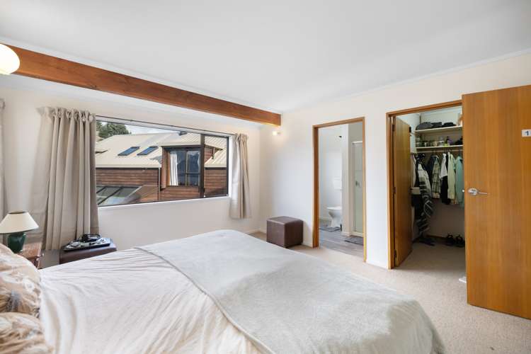 8 Avalon Crescent Fernhill/Sunshine Bay_16