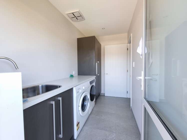 9 Higgins Place Paroa_12