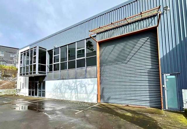 PRIME LOCATION - OFFICE AND WAREHOUSE