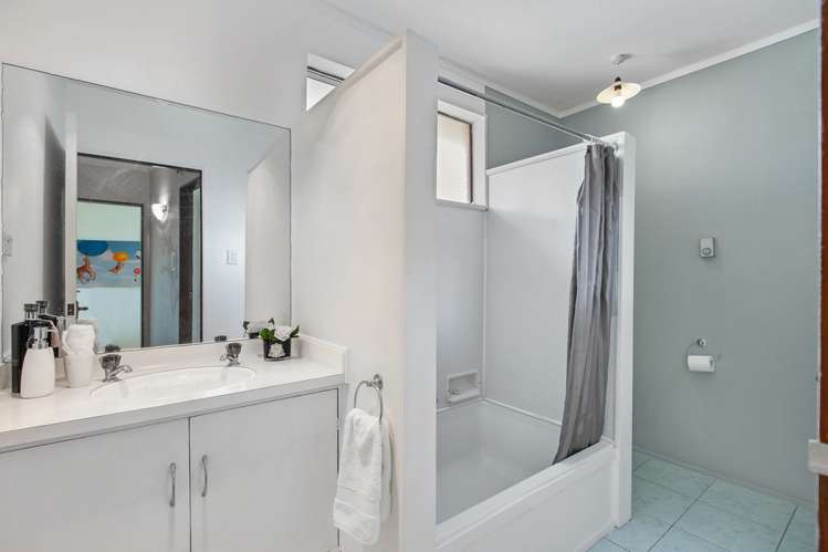 2/75 Cliff View Drive Green Bay_9