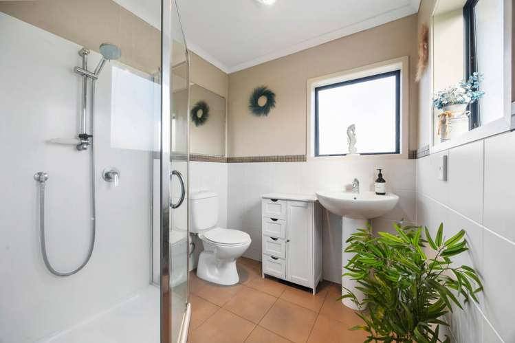 32 Aitkenhead Court Parakai_13