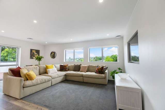 2/61a Target Road Totara Vale_2