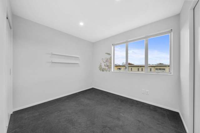 15/11 Ray Small Drive Papakura_2