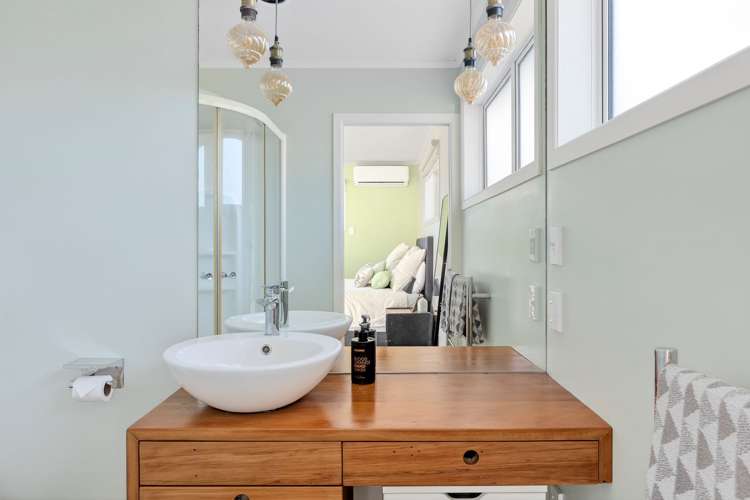 40 Southsea Crescent Silverdale_13