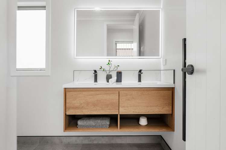 47 Trewern Avenue Chartwell_18