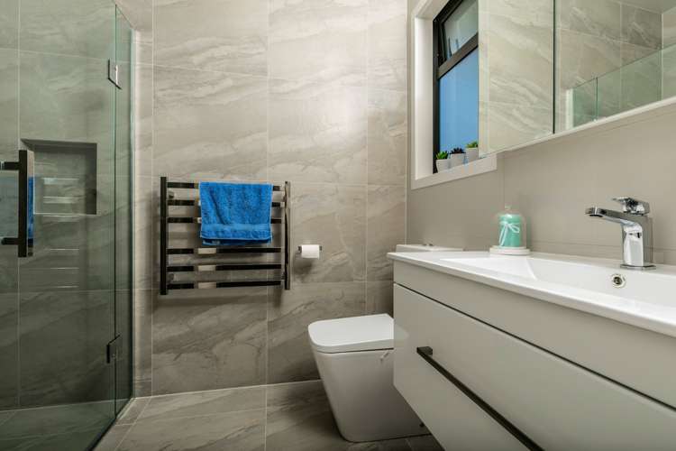 6 Traffic Road Greenhithe_14