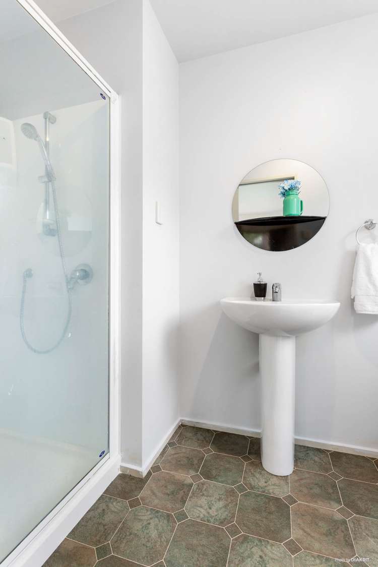 2/1 Merton Avenue Glenfield_14