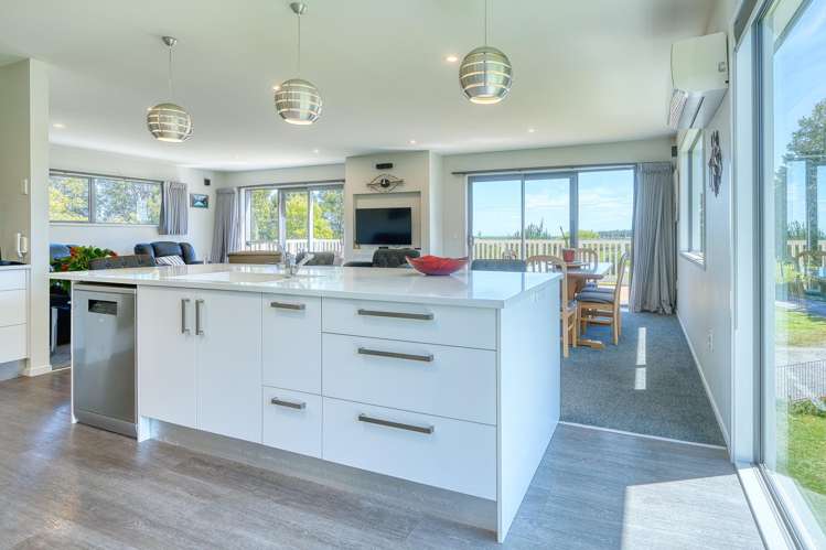 91 Beach Road Kakapotahi_14