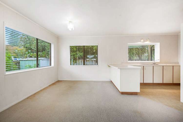 2/60 Flanshaw Road Te Atatu South_5