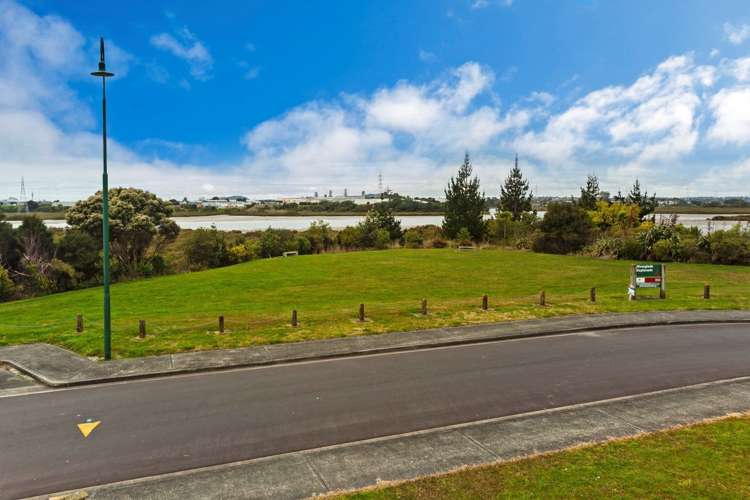 14 Riverglade Parkway Te Atatu South_14