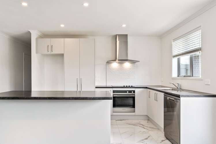 12 Saint Michael Crescent One Tree Point_34