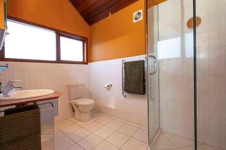 11a Longfellow Parade Glen Eden_16