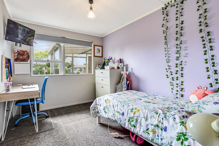 12 Lansdowne Crescent Glenview_13