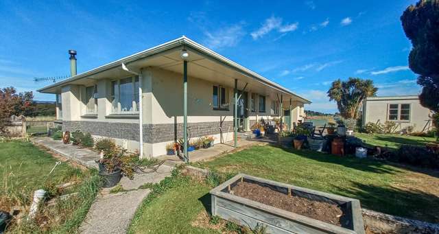 Farmlet With Tidy 4 Bedroom Sturdy Home