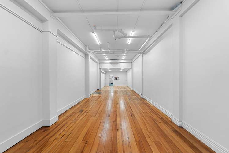 Shop 4/31-39 Devonport Road_0