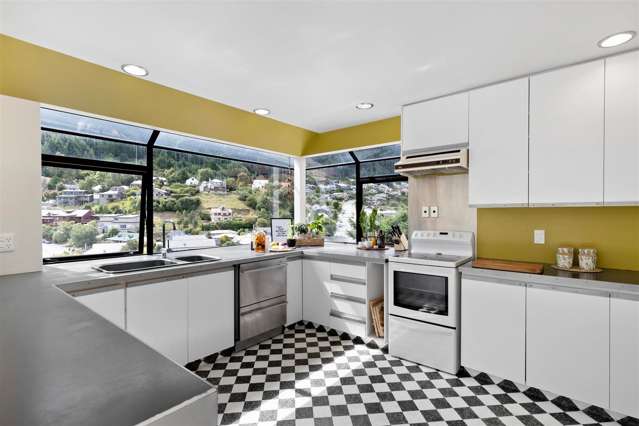 1 Pine Lane Fernhill/Sunshine Bay_2