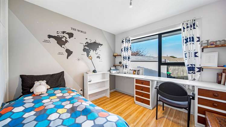 35 Avro Crescent Hornby_7