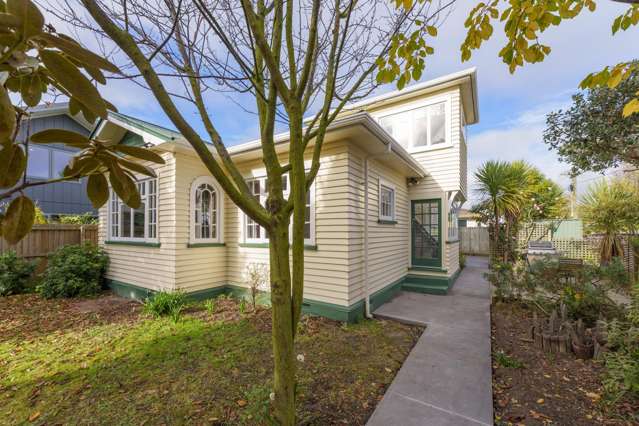 Cute, Quirky & Close to Town