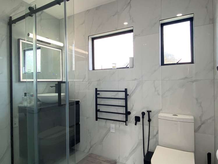 2/20 Celeste Place Totara Vale_9