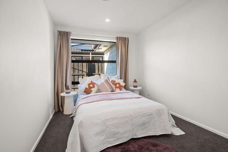 1 Woodford Avenue Woodend_12