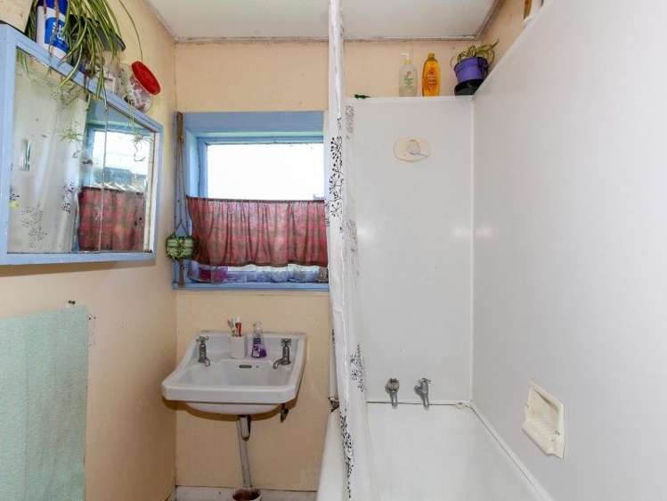 63 Queen Street Waitara_18