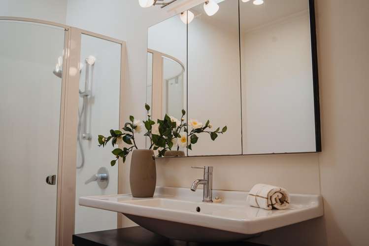 42 Woodward Road Mount Albert_17