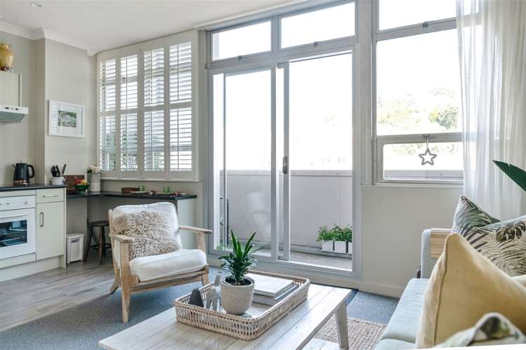 1j/3 Shakespeare Road Napier South_1