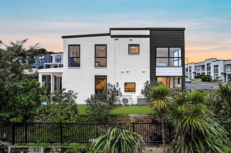 4 Matairangi Avenue Totara Heights_16