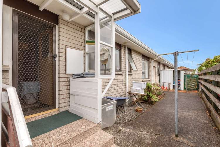 5 Chertsey Court Roslyn_26