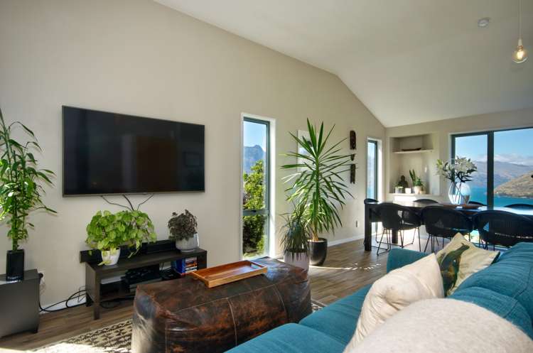 10a Caples Place Fernhill/Sunshine Bay_7