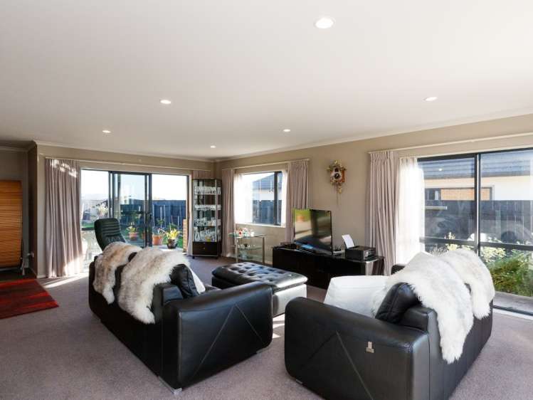 176 Pacific Drive Fitzherbert_1