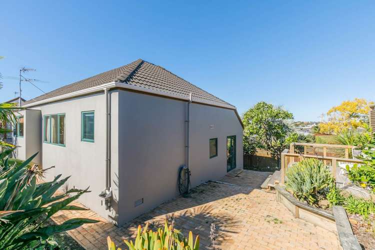 2/10 East Coast Road Milford_10