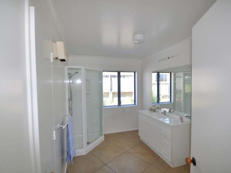 110 The Yardarm Pauanui_14