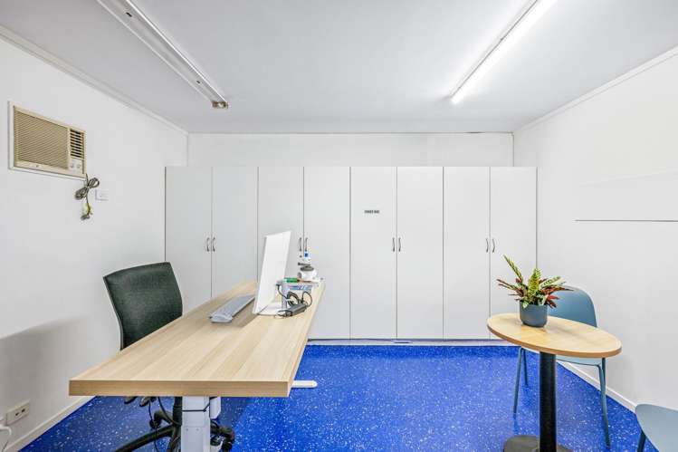 2/1 Tony Street Henderson_9