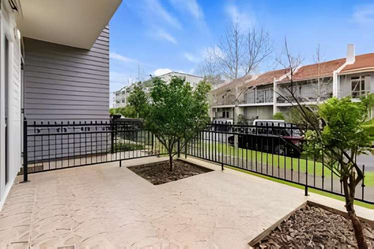 4/44 Carlos Drive Flat Bush_11