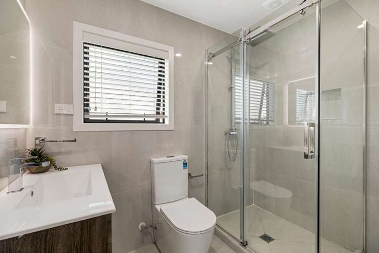 1/6 Trevor Hosken Drive Wiri_16