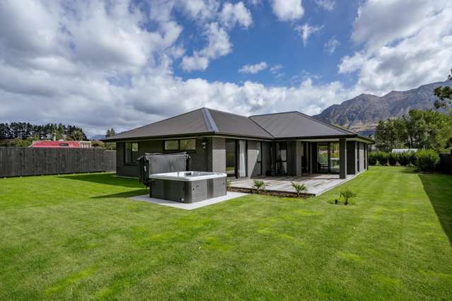 Modern, and private Glenorchy getaway