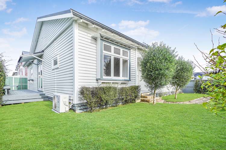 190 Old Farm Road Hamilton East_19