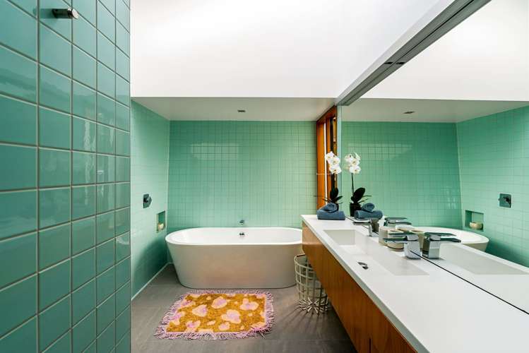 249 Queens Drive Lyall Bay_12