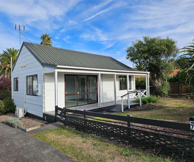Cute 2 Bedroom Home in Edgewater Parade.