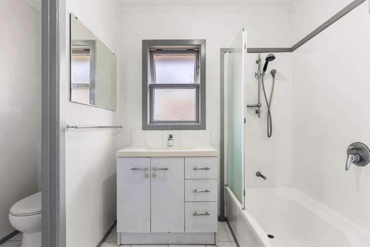 3a Robertson Road Ranui_11