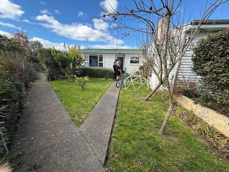2/1104 Heretaunga Street East_0