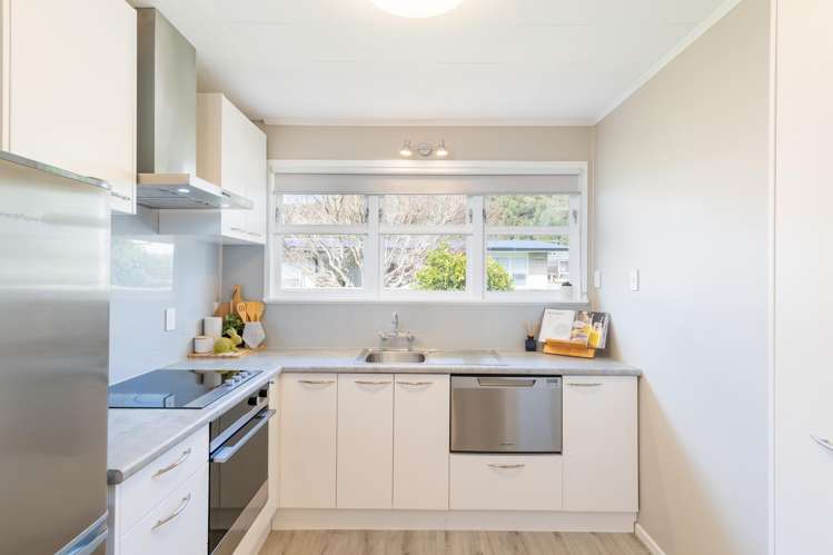 2/51A Seddon Street_3